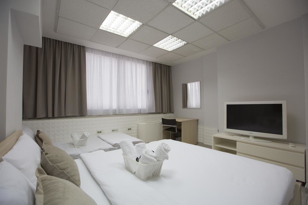 Отели типа «постель и завтрак» Seven Hills Bed&Bike B&B Подгорица