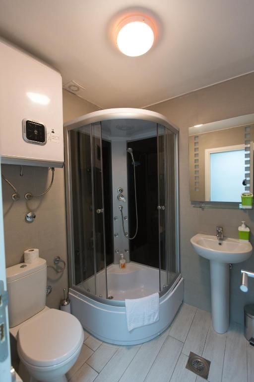 Отели типа «постель и завтрак» Seven Hills Bed&Bike B&B Подгорица
