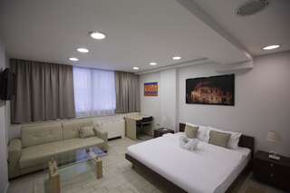 Отели типа «постель и завтрак» Seven Hills Bed&Bike B&B Подгорица Люкс-2